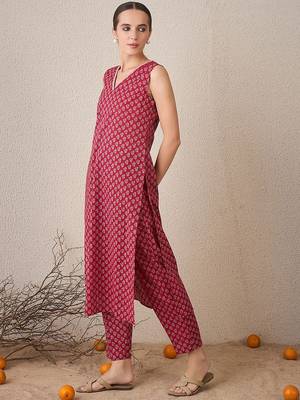 Printed Regular Pure Cotton Kurta with Trousers 6