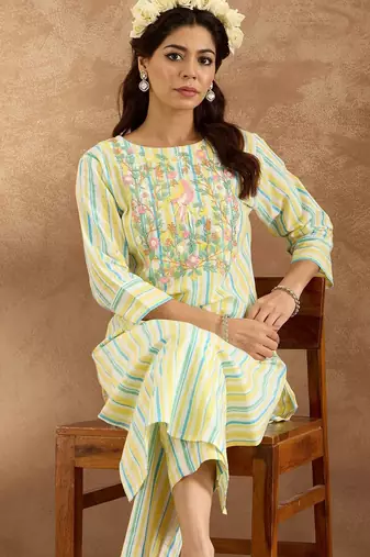Women Floral Embroidered Regular Thread Work Pure Cotton Kurta with Trousers