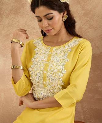 Women Ethnic Motifs Embroidered Regular Thread Work Kurta with Trousers 1
