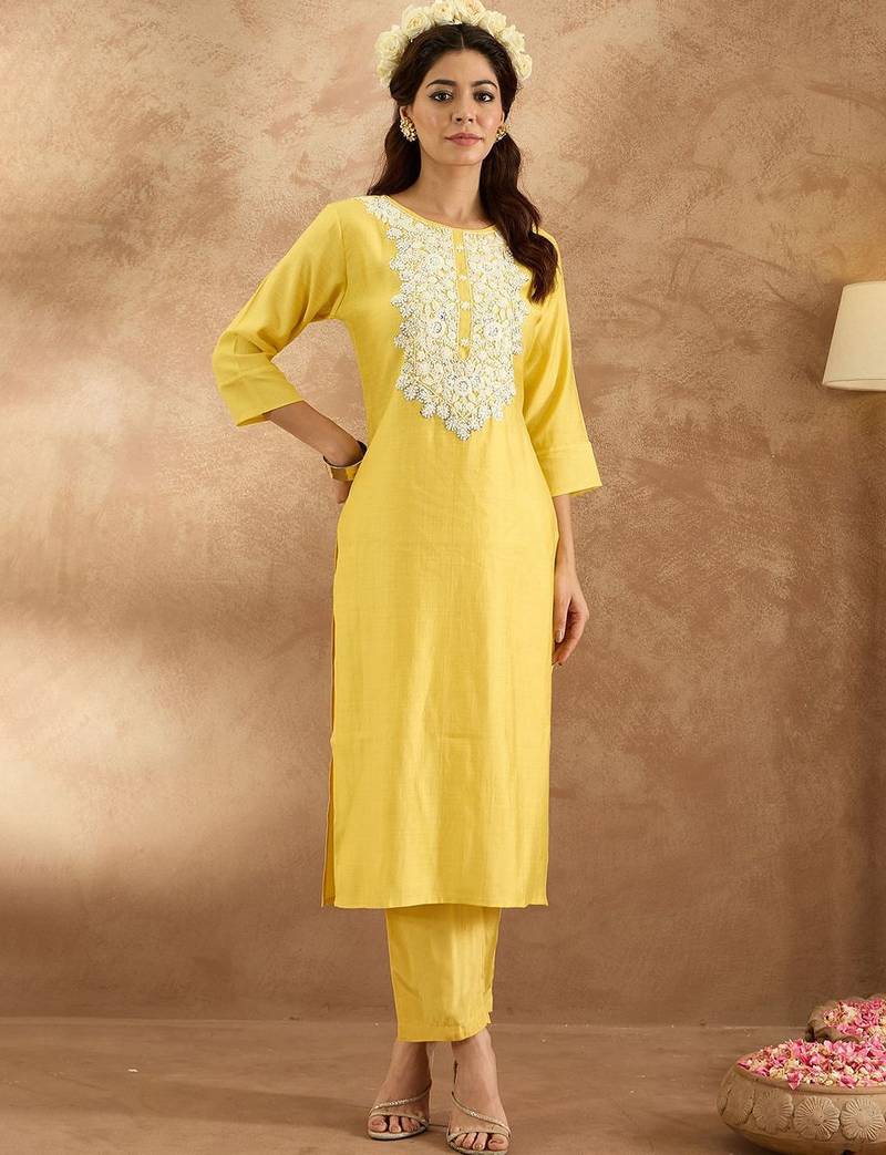 Women Ethnic Motifs Embroidered Regular Thread Work Kurta with Trousers