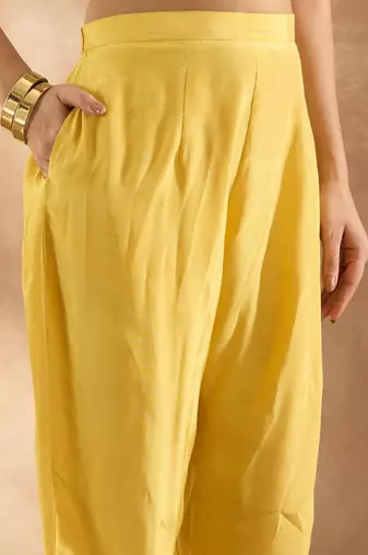 Women Ethnic Motifs Embroidered Regular Thread Work Kurta with Trousers