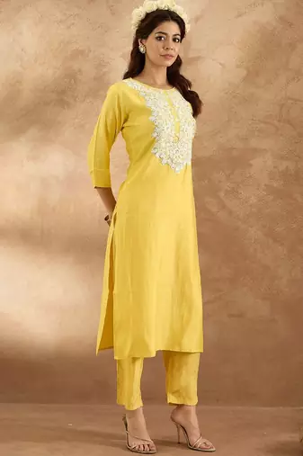 Women Ethnic Motifs Embroidered Regular Thread Work Kurta with Trousers