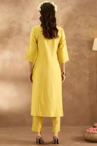 Women Ethnic Motifs Embroidered Regular Thread Work Kurta with Trousers