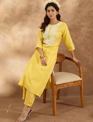 Women Ethnic Motifs Embroidered Regular Thread Work Kurta with Trousers 6