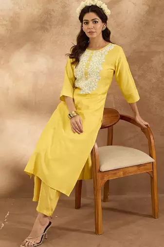 Women Ethnic Motifs Embroidered Regular Thread Work Kurta with Trousers