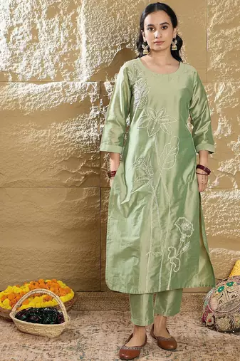 Women Floral Embroidered Regular Thread Work Kurta with Trousers