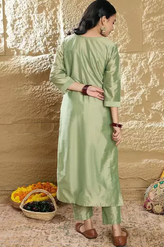 Women Floral Embroidered Regular Thread Work Kurta with Trousers