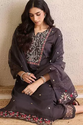 Women Floral Embroidered Regular Kurta with Trousers & With Dupatta