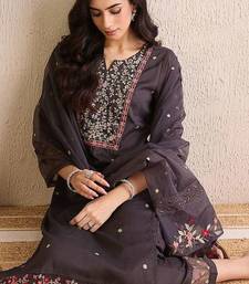 Women Floral Embroidered Regular Kurta with Trousers & With Dupatta