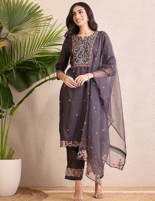 Women Floral Embroidered Regular Kurta with Trousers & With Dupatta 1