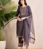 Women Floral Embroidered Regular Kurta with Trousers & With Dupatta