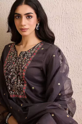 Women Floral Embroidered Regular Kurta with Trousers & With Dupatta