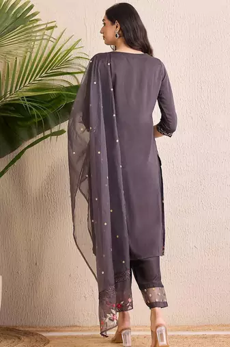 Women Floral Embroidered Regular Kurta with Trousers & With Dupatta