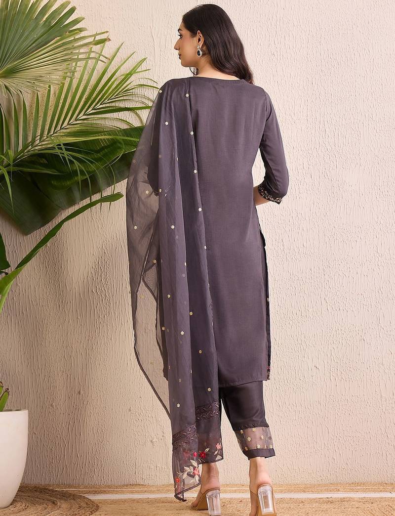 Women Floral Embroidered Regular Kurta with Trousers & With Dupatta