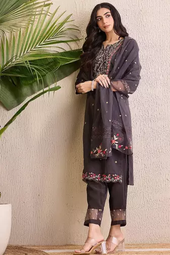 Women Floral Embroidered Regular Kurta with Trousers & With Dupatta
