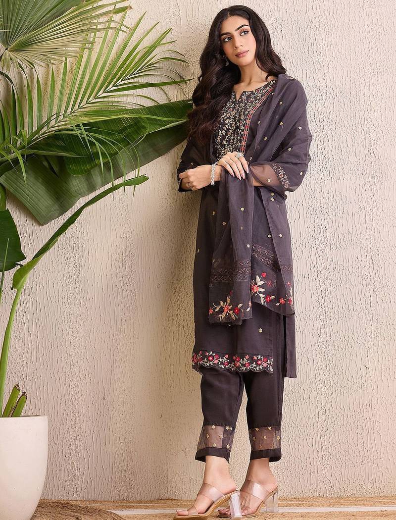 Women Floral Embroidered Regular Kurta with Trousers & With Dupatta
