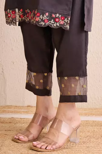 Women Floral Embroidered Regular Kurta with Trousers & With Dupatta