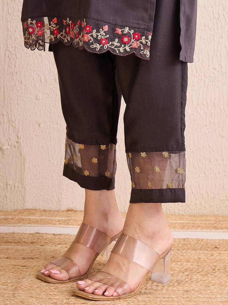 Women Floral Embroidered Regular Kurta with Trousers & With Dupatta