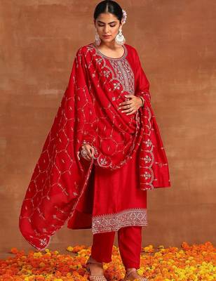 Pink Ethnic Motifs Sequinned Kurta With Trousers & Dupatta 2