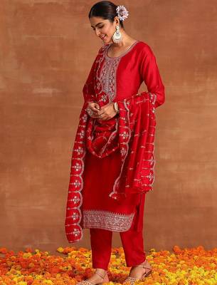 Pink Ethnic Motifs Sequinned Kurta With Trousers & Dupatta 3