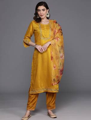 Floral Embroidered Thread Work Kurta with Trousers & Dupatta 5