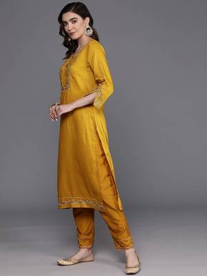 Floral Embroidered Thread Work Kurta with Trousers & Dupatta 6