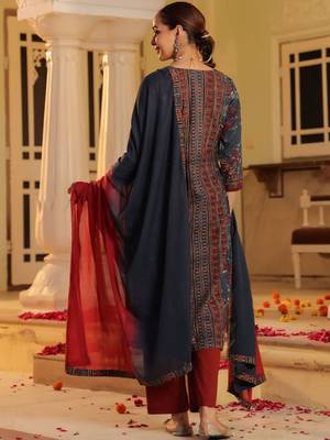 Blue Red Women Floral Printed Regular Cotton Kurta with Trousers & Dupatta Set 4