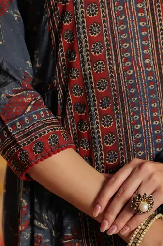 Blue Red Women Floral Printed Regular Cotton Kurta with Trousers & Dupatta Set