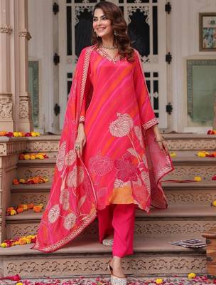Fuchsia Pink Floral Printed Cotton Kurta Trouser Set With Dupatta 5