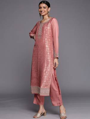 Peach Ethnic Motifs Floral Embroidered Zari Straight Kurta with Trousers & Dupatta 5