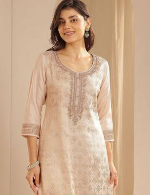 Light Peach Ethnic Motifs Floral Embroidered Zari Straight Kurta with Trousers & Dupatta 3