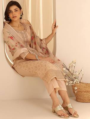 Light Peach Ethnic Motifs Floral Embroidered Zari Straight Kurta with Trousers & Dupatta 6