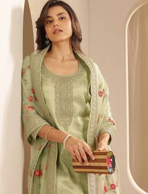 Green Ethnic Motifs Floral Embroidered Zari Straight Kurta with Trousers & Dupatta 2