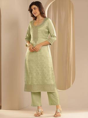 Green Ethnic Motifs Floral Embroidered Zari Straight Kurta with Trousers & Dupatta 4