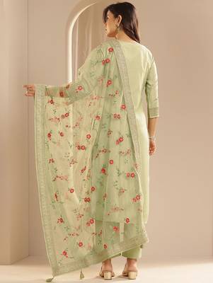 Green Ethnic Motifs Floral Embroidered Zari Straight Kurta with Trousers & Dupatta 5