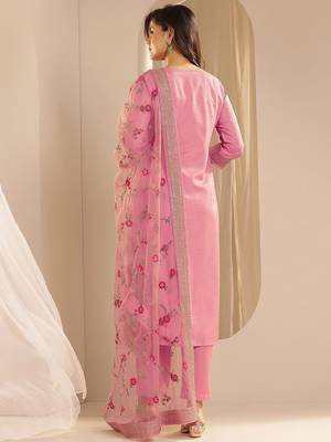 Pink Ethnic Motifs Floral Embroidered Zari Straight Kurta with Trousers & Dupatta 5