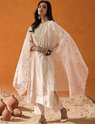 Women Kurta Sets 5
