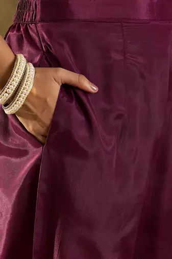 Women Floral Embroidered Regular Thread Work Kurta with Trousers & With Dupatta