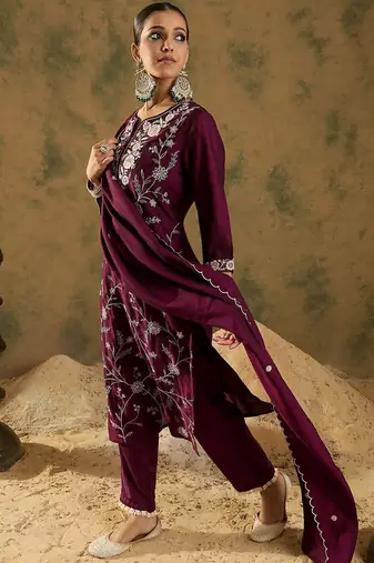 Women Floral Embroidered Regular Thread Work Kurta with Trousers & With Dupatta