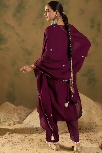 Women Floral Embroidered Regular Thread Work Kurta with Trousers & With Dupatta