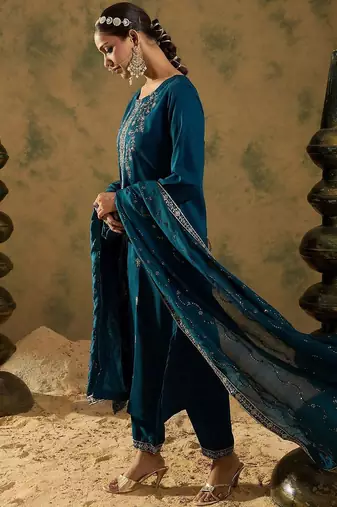 Women Ethnic Motifs Embroidered Regular Kurta with Trousers & With Dupatta
