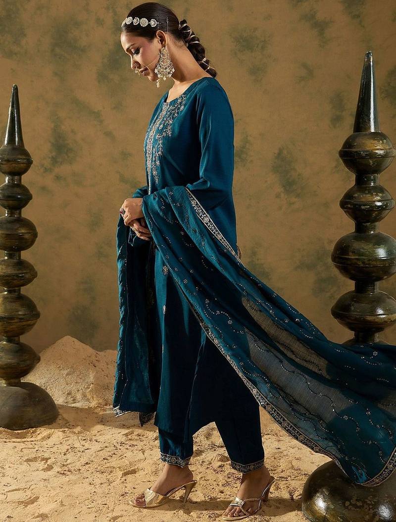 Women Ethnic Motifs Embroidered Regular Kurta with Trousers & With Dupatta