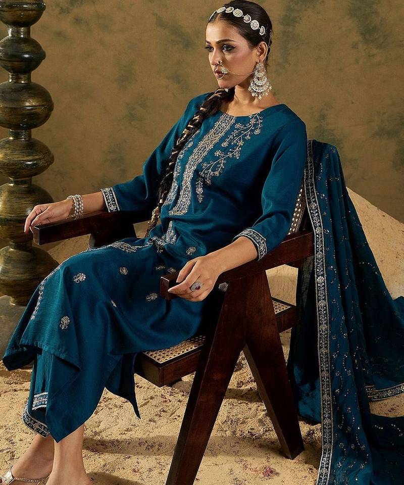 Women Ethnic Motifs Embroidered Regular Kurta with Trousers & With Dupatta