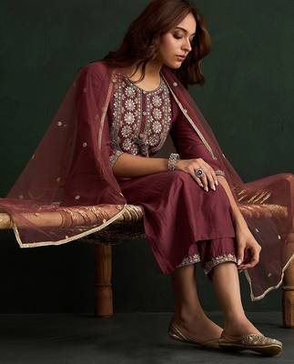 Women Floral Embroidered Regular Kurta with Trousers & With Dupatta 2