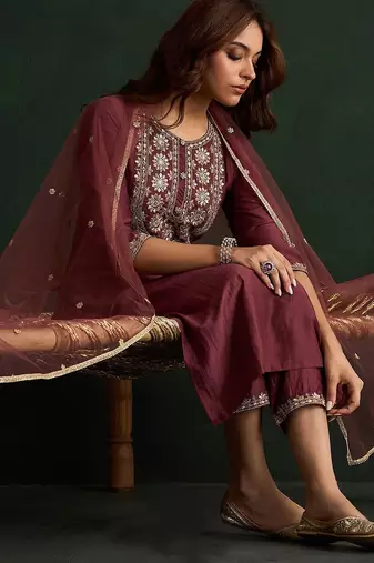 Women Floral Embroidered Regular Kurta with Trousers & With Dupatta