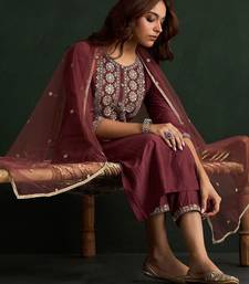 Women Floral Embroidered Regular Kurta with Trousers & With Dupatta