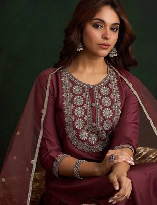 Women Floral Embroidered Regular Kurta with Trousers & With Dupatta 3