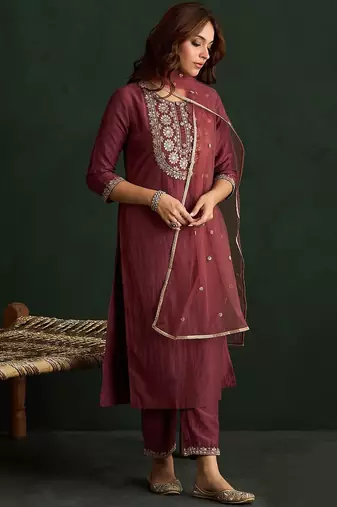 Women Floral Embroidered Regular Kurta with Trousers & With Dupatta