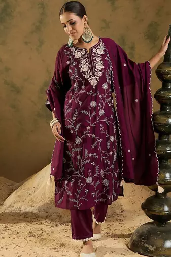 Ethnic Floral Embroidered Thread Work Detail Regular Slevees Round Neck Kurta Set