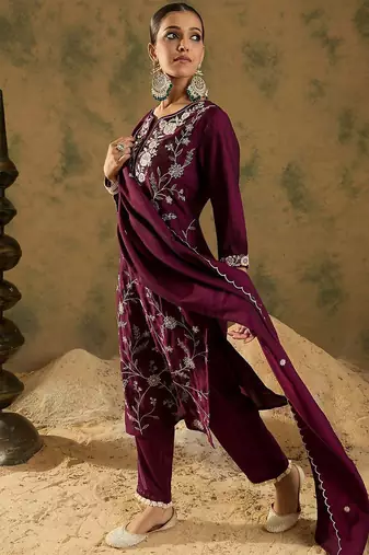 Ethnic Floral Embroidered Thread Work Detail Regular Slevees Round Neck Kurta Set